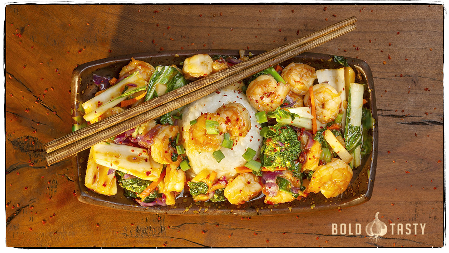 Sizzling Gochujang Shrimp with Fresh Vegetables: A Korean-Inspired Delight