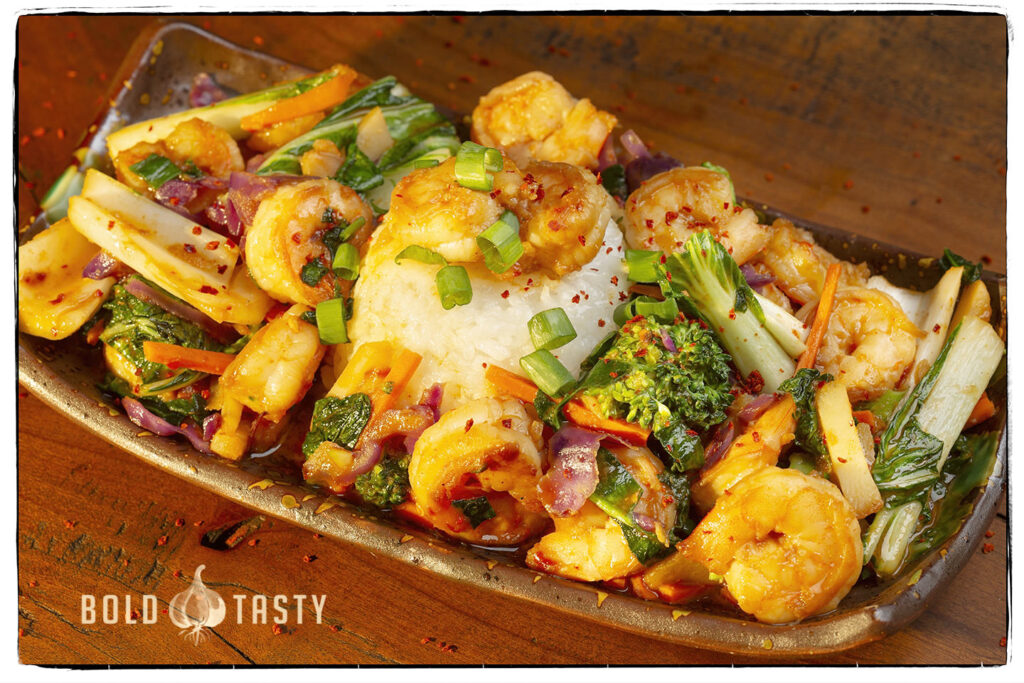 Sizzling Gochujang Shrimp with Fresh Vegetables: A Korean-Inspired Delight